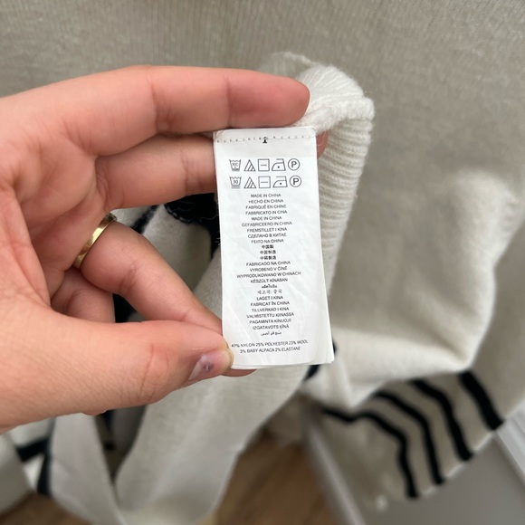 Michael Kors Turle Neck Sweater | Large - Picture 8 of 10